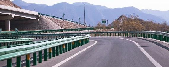 高速路上实线变道扣几分