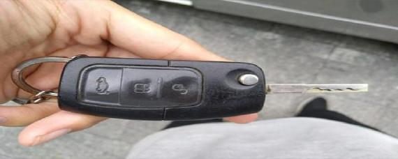 车钥匙打不开车门怎么回事