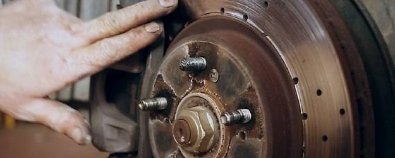 汽车踩刹车抖动是什么原因