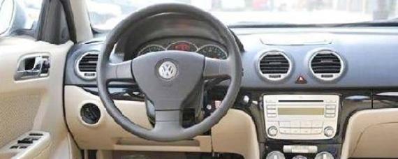 踩刹车方向盘左偏怎么处理