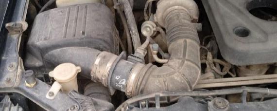 为什么刹车一松就会响一下