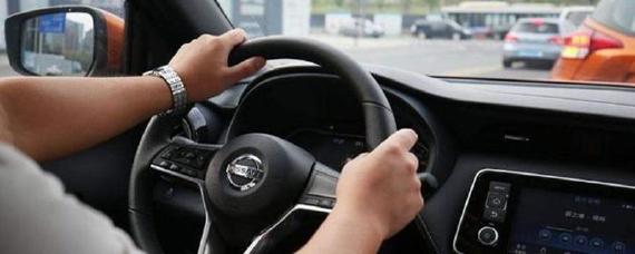 车的方向盘变轻了要去检查吗