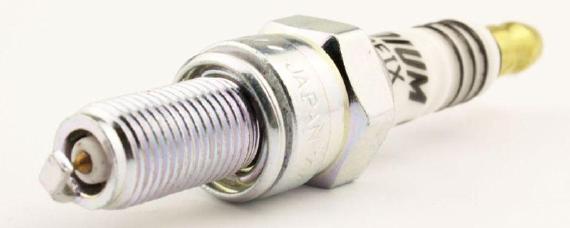 汽车火花塞的作用