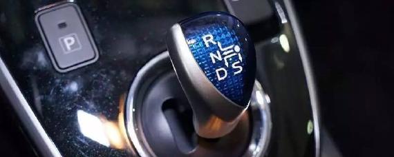 冬天汽车挂档沉咋回事