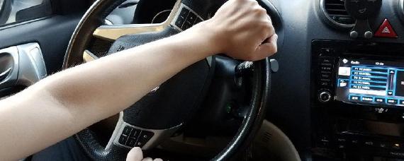 天气冷方向盘变重