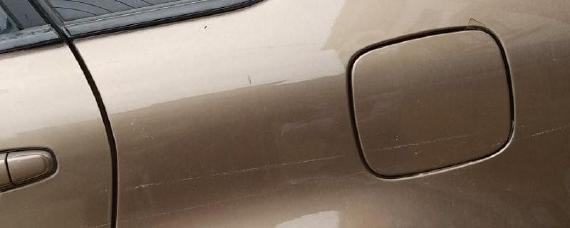 车划痕露底漆怎么处理