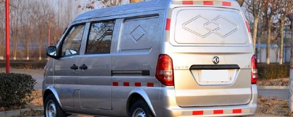 7座面包车6年免检吗