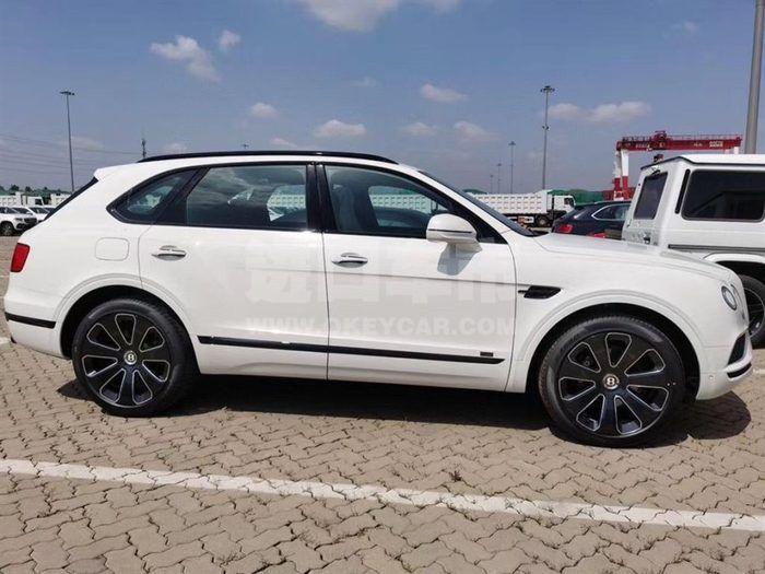 f_900x675_0_q87_autohomecar__ChsEmF7TZAyARCIoAAIhWwaHJfA193