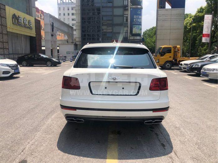 f_900x675_0_q87_autohomecar__ChsEmV7jEmKABRFdAAKlZr9WmY0629