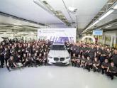 宝马集团首款搭载最新第五代BMW eDrive电驱技术的车型——宝马iX3在华晨宝马沈阳生产基地正式下线，为这款宝马“新能源车之年”...