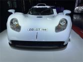这是保时捷911 GT1赛车98年款的唯一一台街道版车型，其实这台车并不是用来比赛的，而是为了满足当年的勒芒GT1组别规定，参赛车辆...