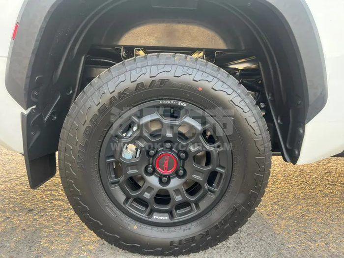 adbb9bc4bd8e43ab9ca2272e3e1b3f3d~2000x0