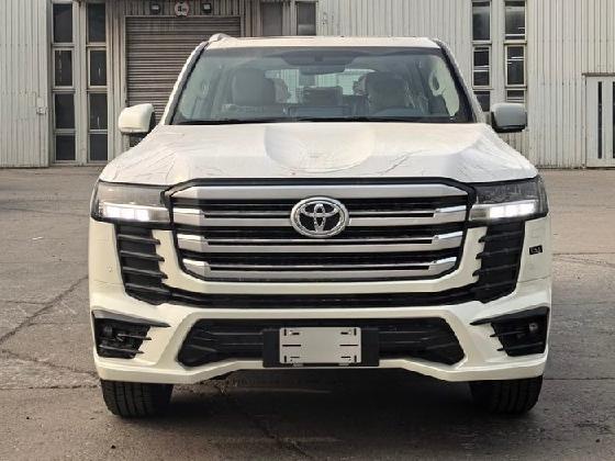 2025款中东版酷路泽4000性能表现深受喜爱