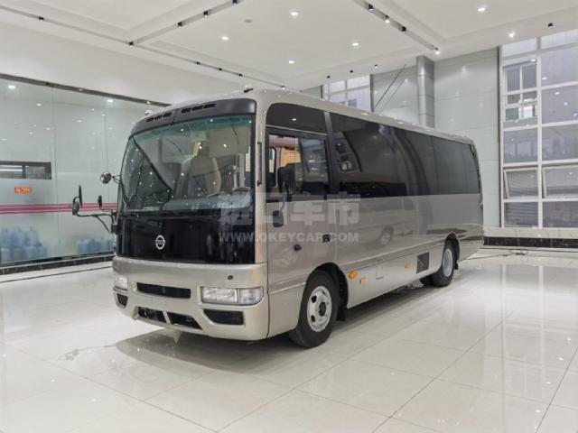 中东版2021款 日产碧莲4.5L VIP 18座