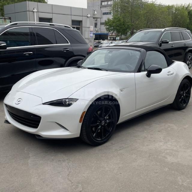 墨版2023款 马自达MX-5 2.0L 手动 软顶敞篷