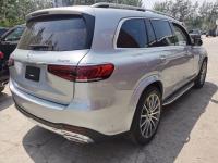 奔驰GLS580