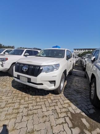 2022款 丰田霸道2700 2.7L TX 铁轮 外挂 天窗 丐版 天津港最低价格！请联系周经理 18722211722 （同微信） 