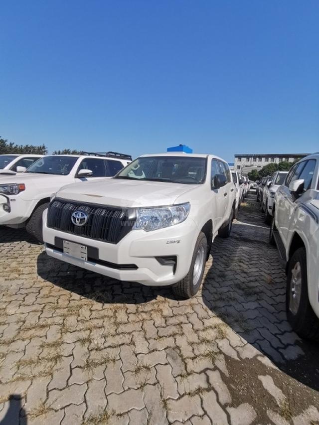 中东版2022款 丰田霸道2700 2.7L TX 铁轮 外挂 天窗 丐版