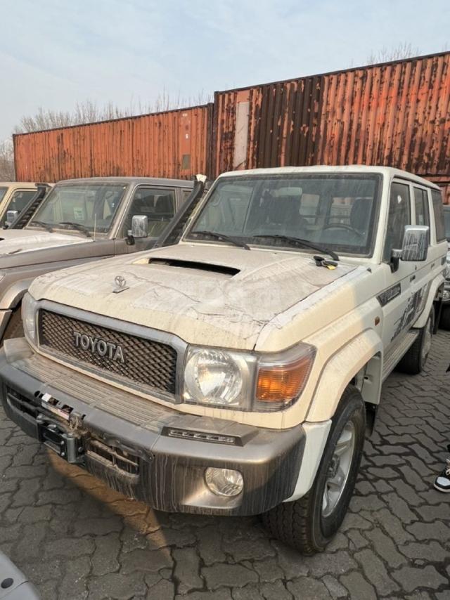 中东版2022款 丰田酷路泽LC76 4.5T LC76 柴油