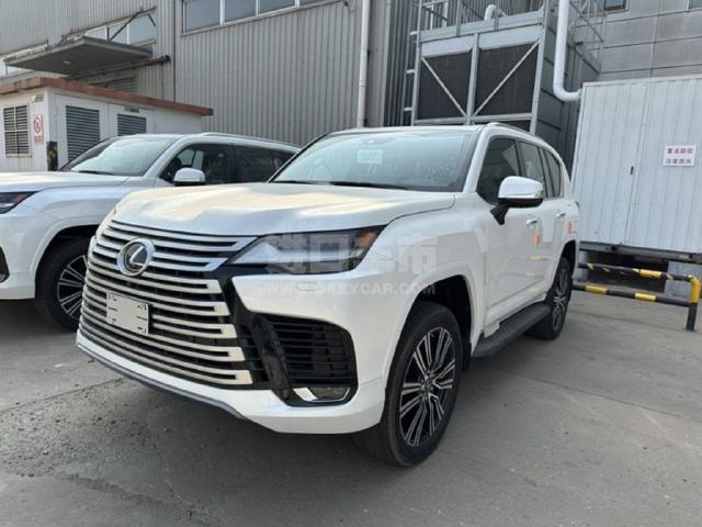 中东版2022款 雷克萨斯LX600 7座 Signature签名版