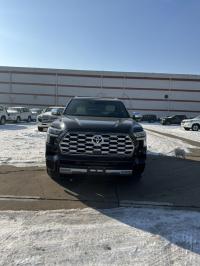 2024款 丰田红杉 3.5T 混动 四驱 Capstone顶点