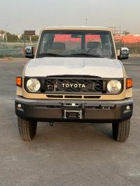 2024款 丰田酷路泽70系列 2.8T LC71 柴油 铁轮 卤素大灯