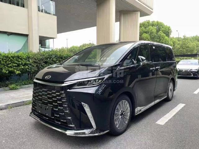 欧版2024款 雷克萨斯LM350 2.5L 七座 菲律宾