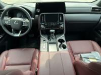 24款 LX600 7座 Premium高级 标准型