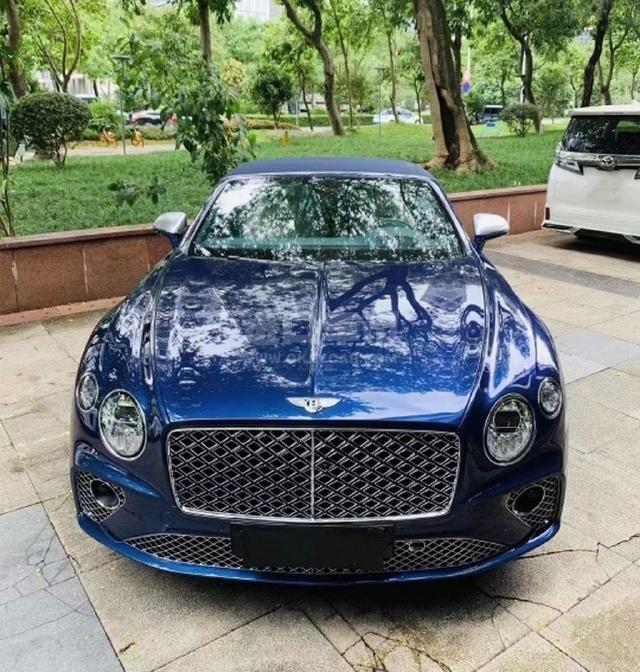 欧版2022款 宾利欧陆 4.0T GTC 敞篷