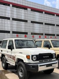 2024款 丰田酷路泽70系列 2.8T LC71 柴油 铁轮 卤素大灯