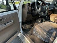 2024款 丰田酷路泽70系列 2.8T LC71 柴油 铁轮 卤素大灯