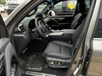 24款 LX600 7座 F-Sport运动