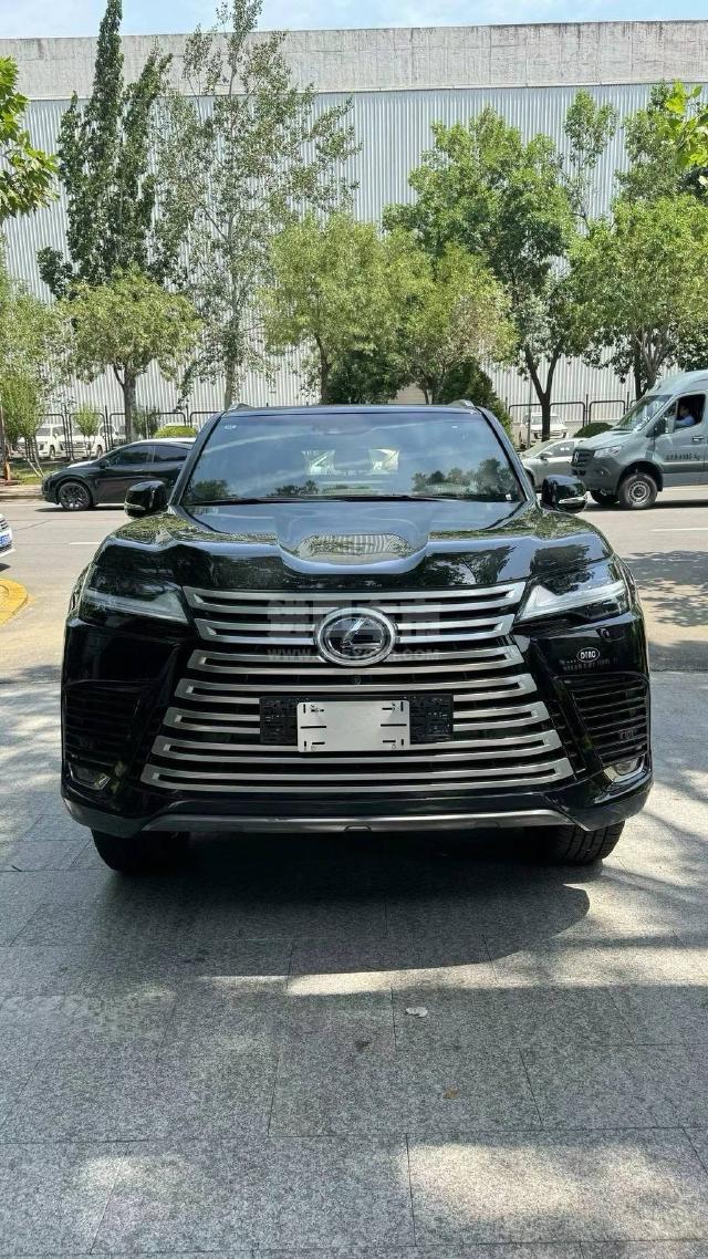 中东版2023款 雷克萨斯LX600 7座 Signature签名版
