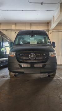 2023款 奔驰斯宾特2.0T 柴油 高顶