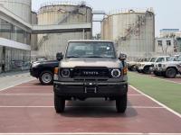 2024款 丰田酷路泽70系列 2.8T LC71 柴油 铁轮 卤素大灯