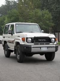 2024款 丰田酷路泽70系列 2.8T LC71 柴油 铁轮 卤素大灯