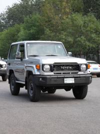 2024款 丰田酷路泽70系列 2.8T LC71 柴油 铁轮 卤素大灯