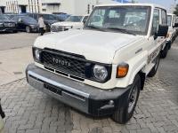 2024款 丰田酷路泽70系列 2.8T LC71 柴油 铁轮 卤素大灯