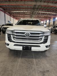 2024款 丰田酷路泽3500 3.5T GX-R 20轮 真皮 后娱 蠕行