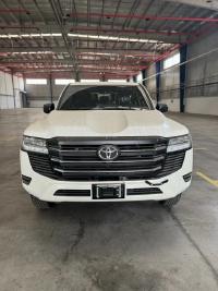 2024款 丰田酷路泽4000 4.0L GX-R 4气 17铁轮 三差 绞盘