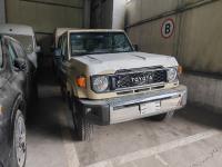 2024款 丰田酷路泽70系列 2.8T LC71 柴油 铁轮 卤素大灯