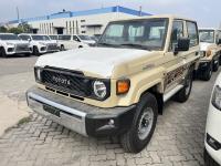 2024款 丰田酷路泽70系列 2.8T LC71 柴油 铁轮 卤素大灯