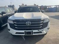 2024款 丰田酷路泽4000 4.0L GX-R 4气 17铁轮 三差 绞盘