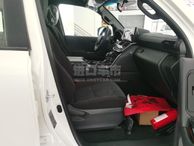 中东版2023款 丰田酷路泽4000 4.0L GX-R 4气 17轮