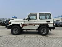 2024款 丰田酷路泽70系列 2.8T LC71 柴油 铁轮 卤素大灯