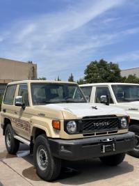 2024款 丰田酷路泽70系列 2.8T LC71 柴油 铁轮 卤素大灯