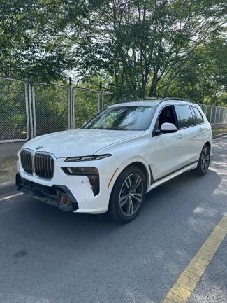 2023款 宝马X7 xDrive40i M运动 豪华包 关金涛15620756396（微信同号)可视频验车 接受全国分期 欢迎电话咨询