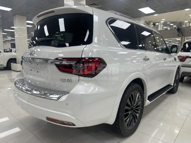 中东版2023款 英菲尼迪QX80 5.6L 四驱 Luxe Sensory 7座