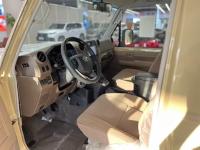 2024款 丰田酷路泽70系列 2.8T LC71 柴油 铁轮 卤素大灯