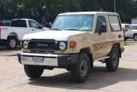 2024款 丰田酷路泽70系列 2.8T LC71 柴油 铁轮 卤素大灯